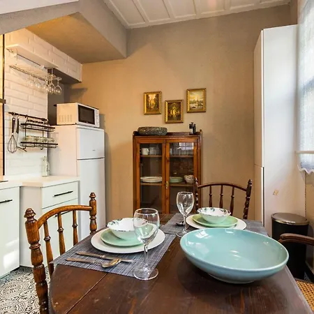 Nice Apartment In Renovated Historic Building Near Golden Horn Holiday home