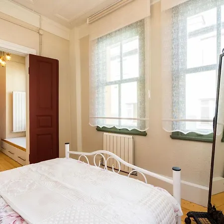 Nice Apartment In Renovated Historic Building Near Golden Horn Tatil Evi