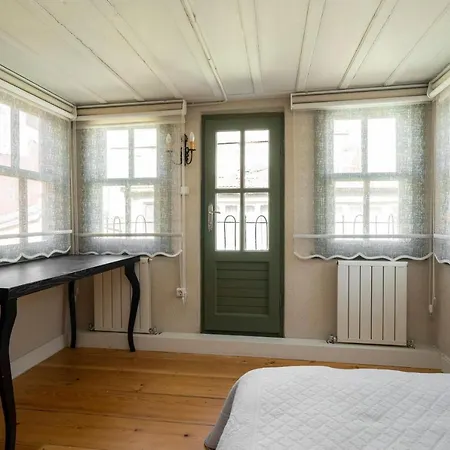 Nice Apartment In Renovated Historic Building Near Golden Horn *